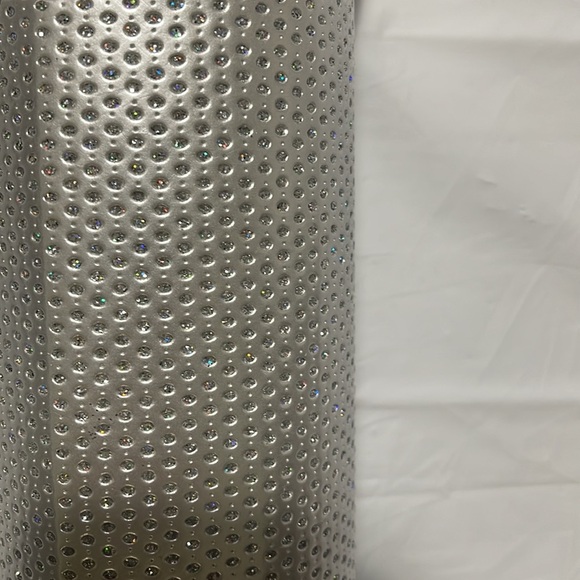 Faux leather silver wine carrier with set of 4 matching coasters - Picture 2 of 6